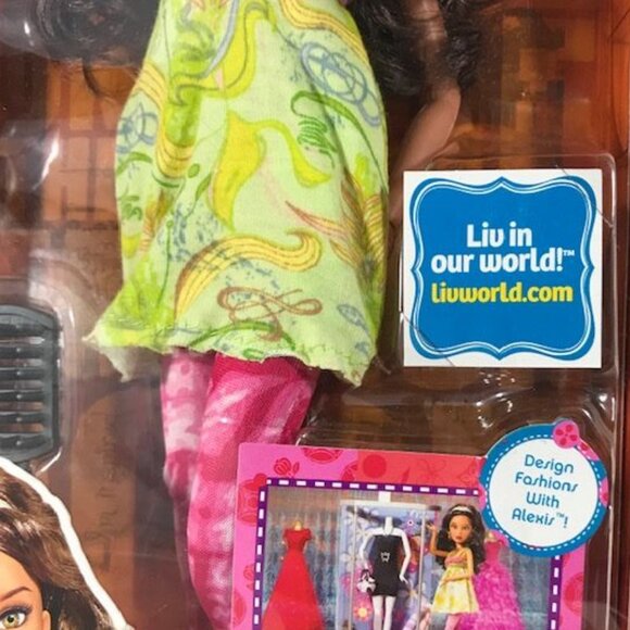 Liv ALEXIS School's Out Doll w/ Hairbrush & Changeable Wig - Picture 3 of 12